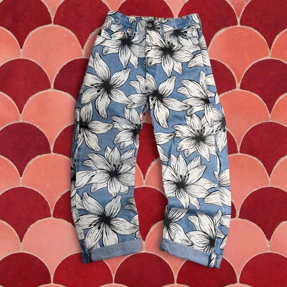 Levi's High Rise Floral Jeans in Blue and White - Picture 1 of 6